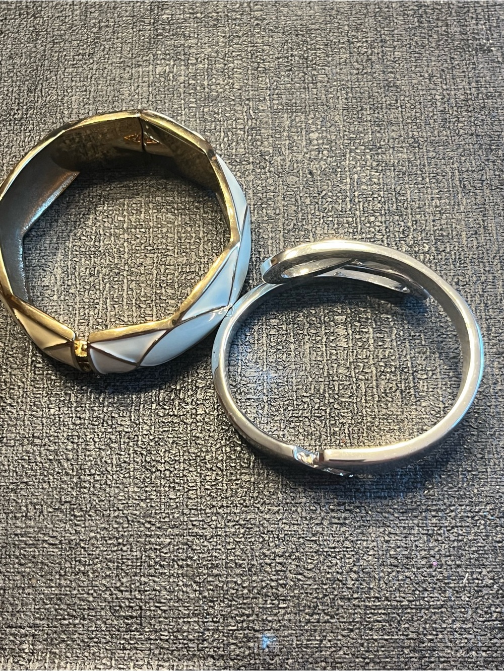 Two hinged bracelets - Picture 2 of 2